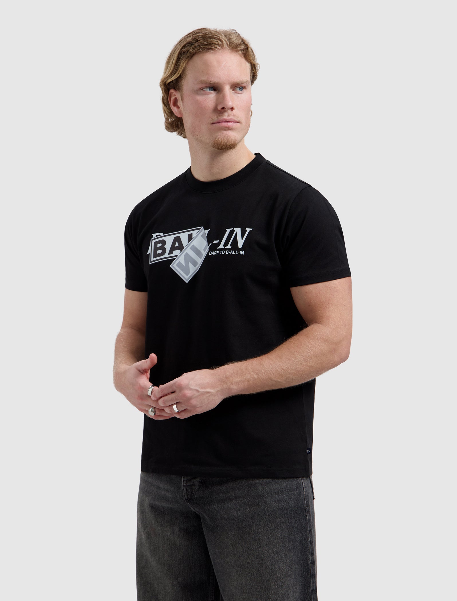 Folded Sticker Logo T-shirt | Black