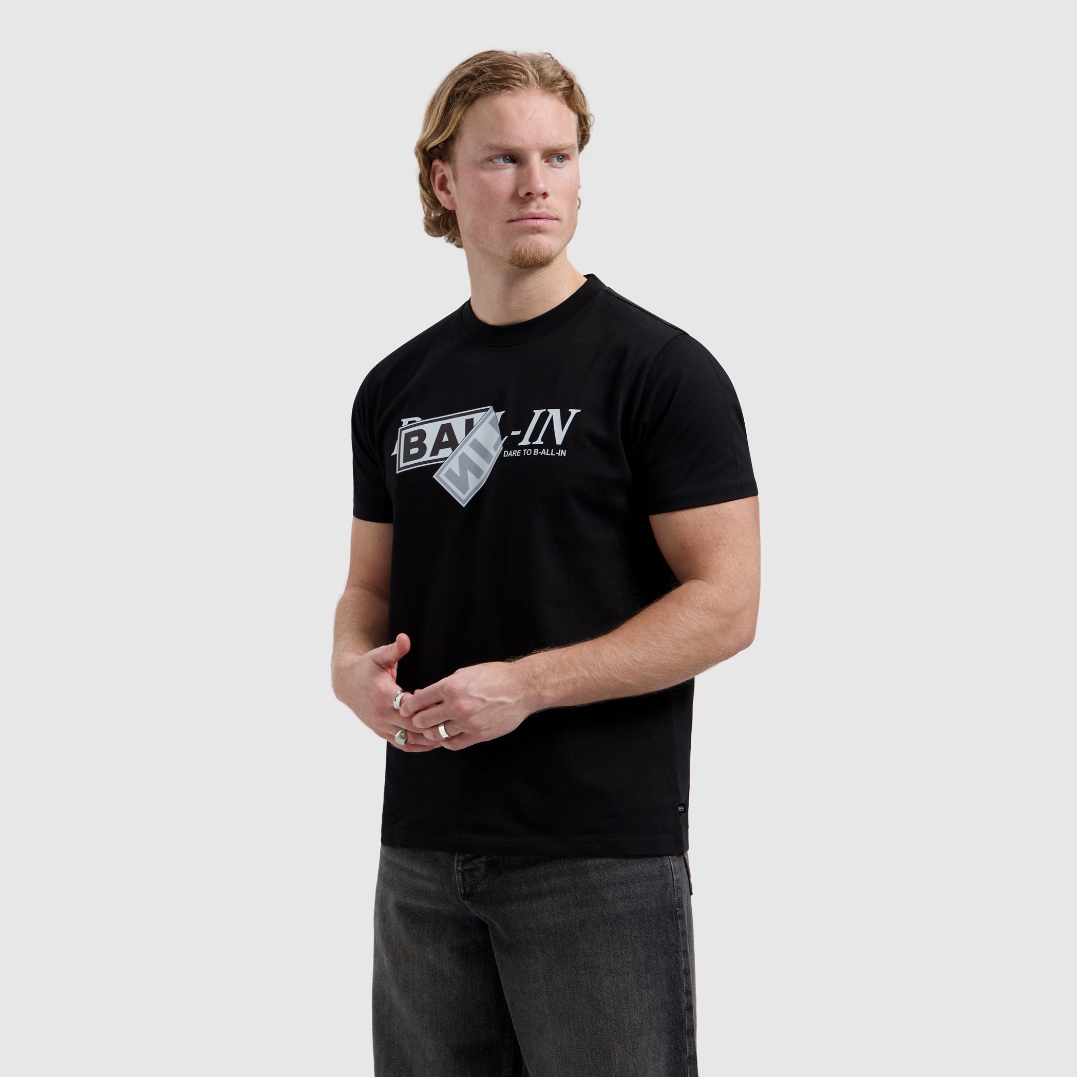 Folded Sticker Logo T-shirt | Black