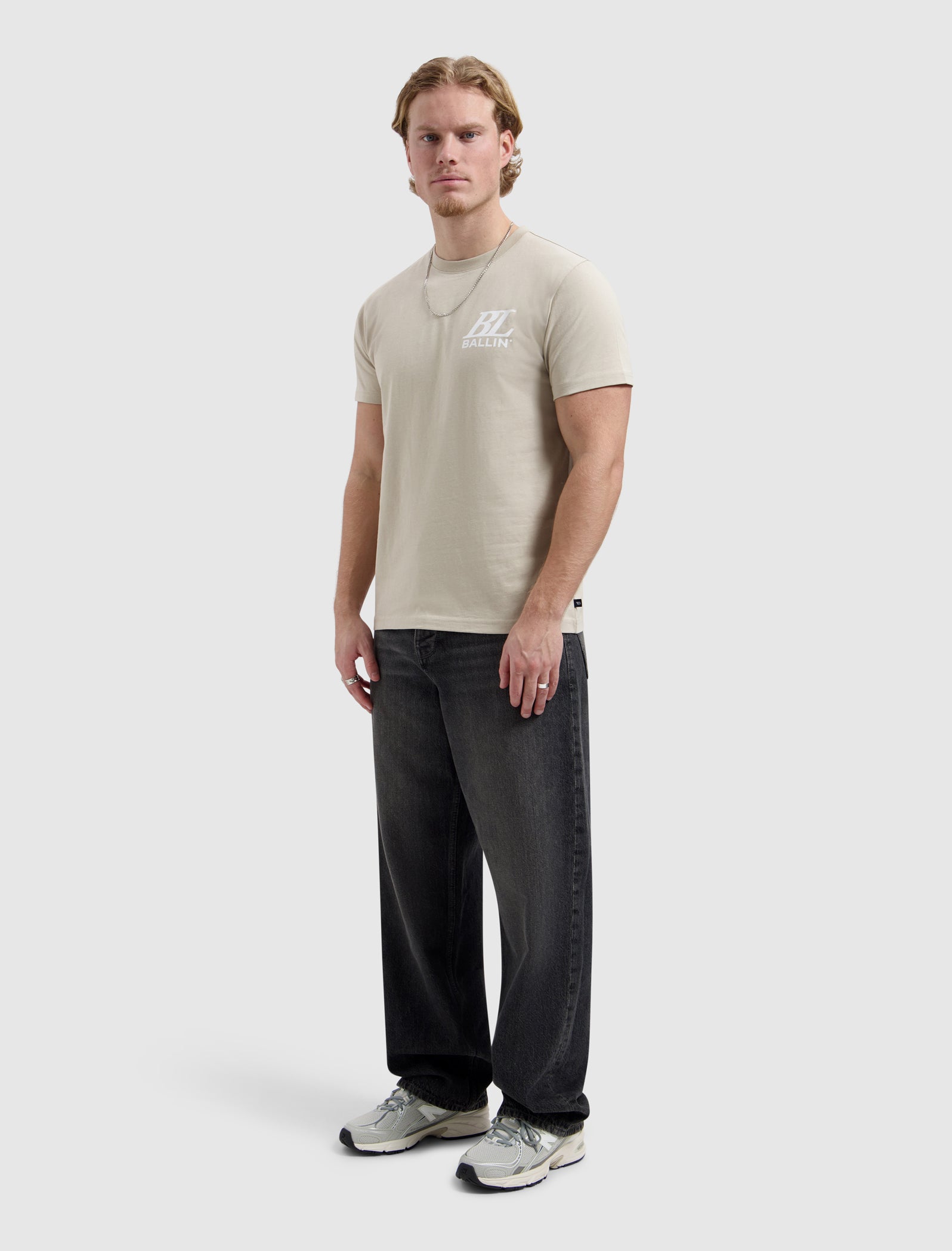 Monogram Spray Logo T-shirt | Taupe