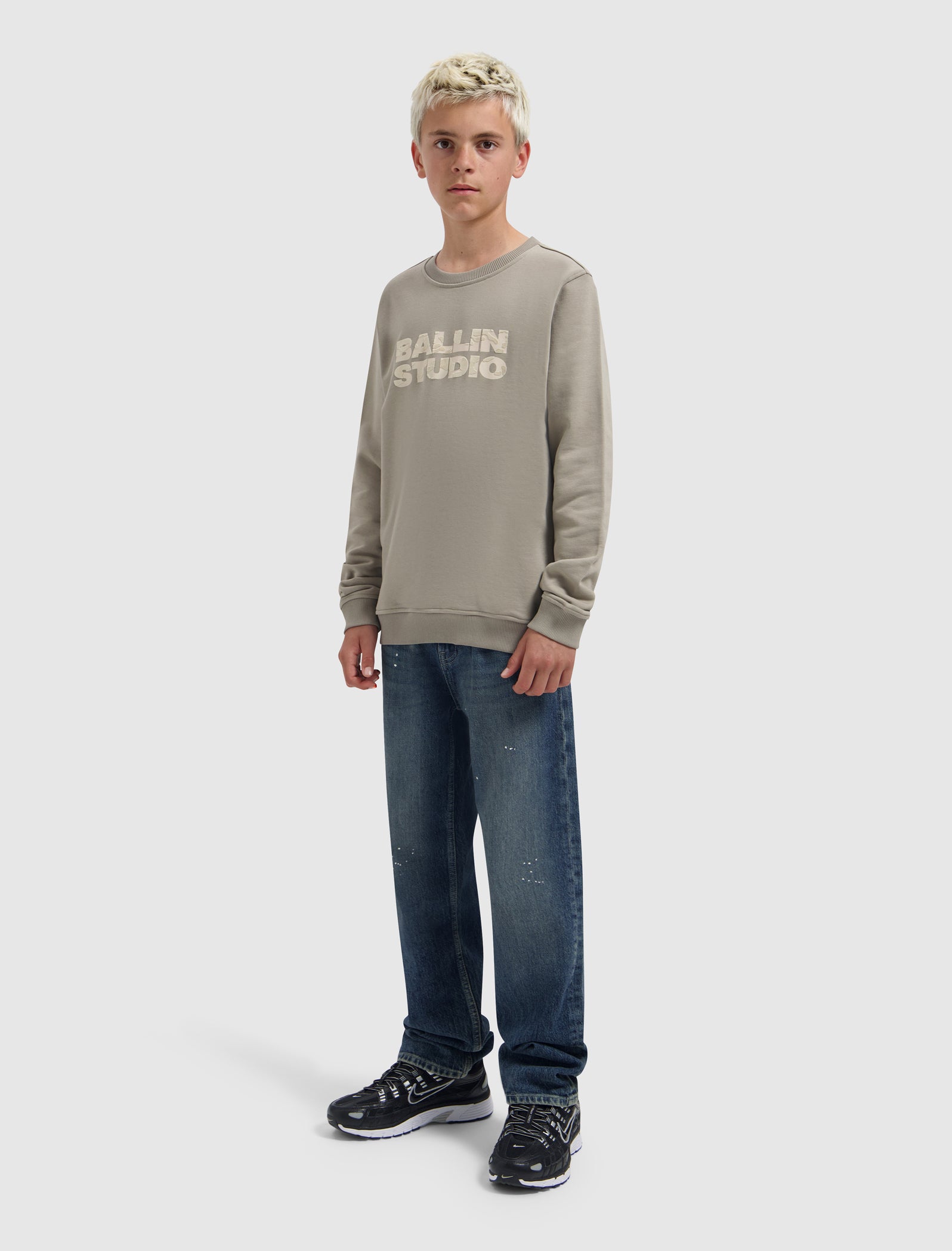 Junior Ballin Studio Crewneck | Taupe