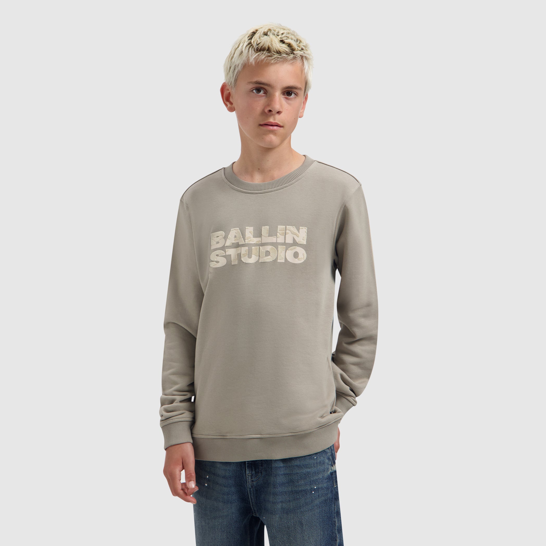Junior Ballin Studio Crewneck | Taupe