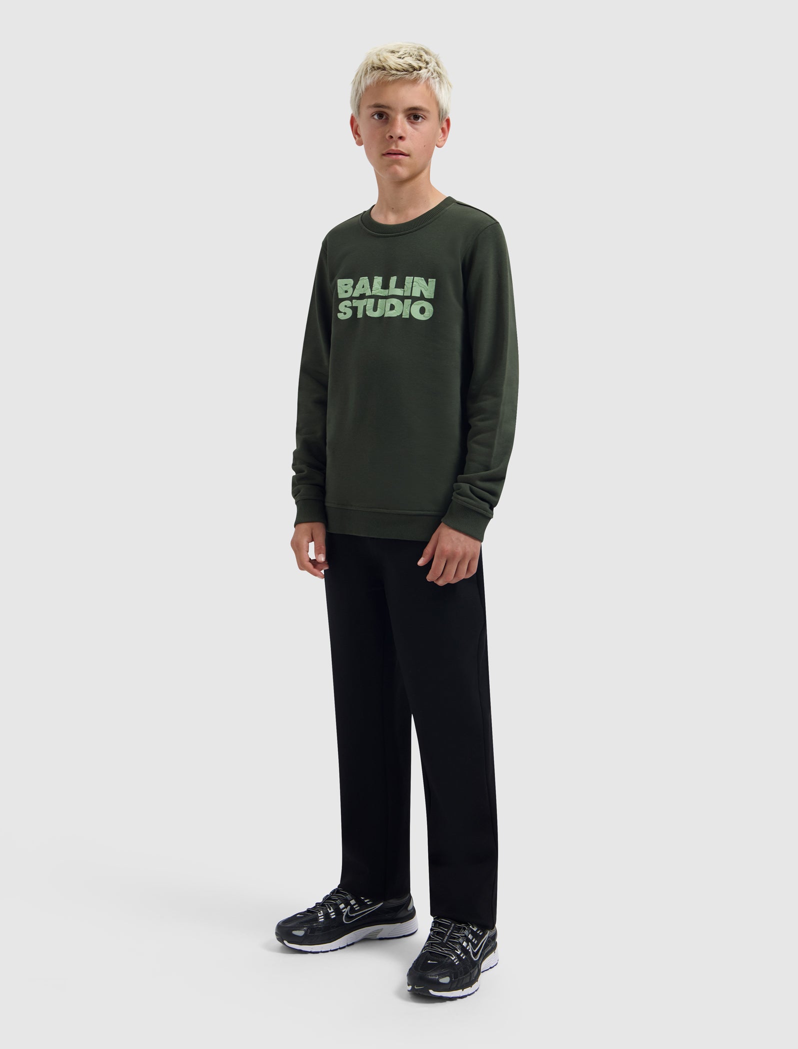 Junior Ballin Studio Crewneck | Olive